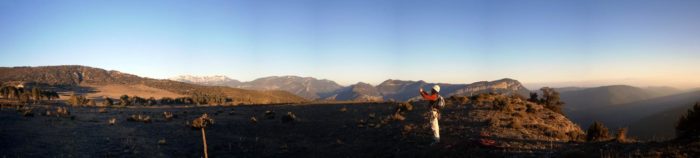 Fi de festa, amb la Serra d'Ensija per una banda i Montserrat navegant a l'altra